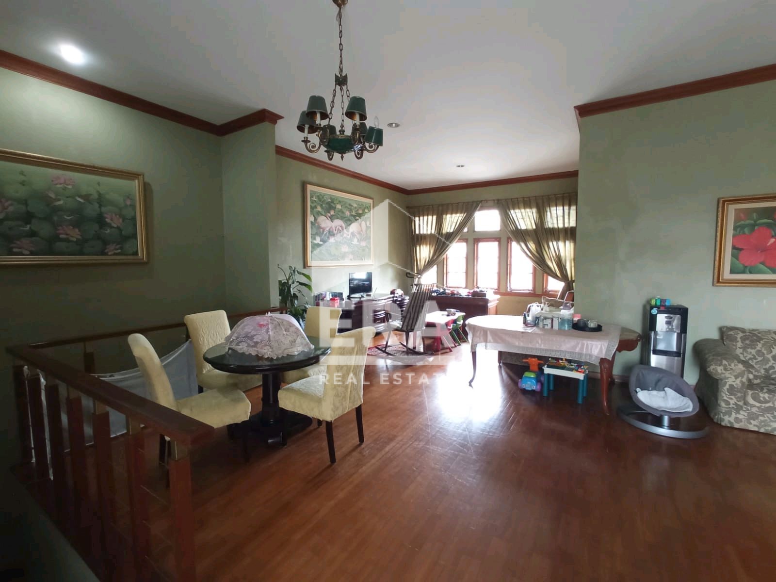 interior 8