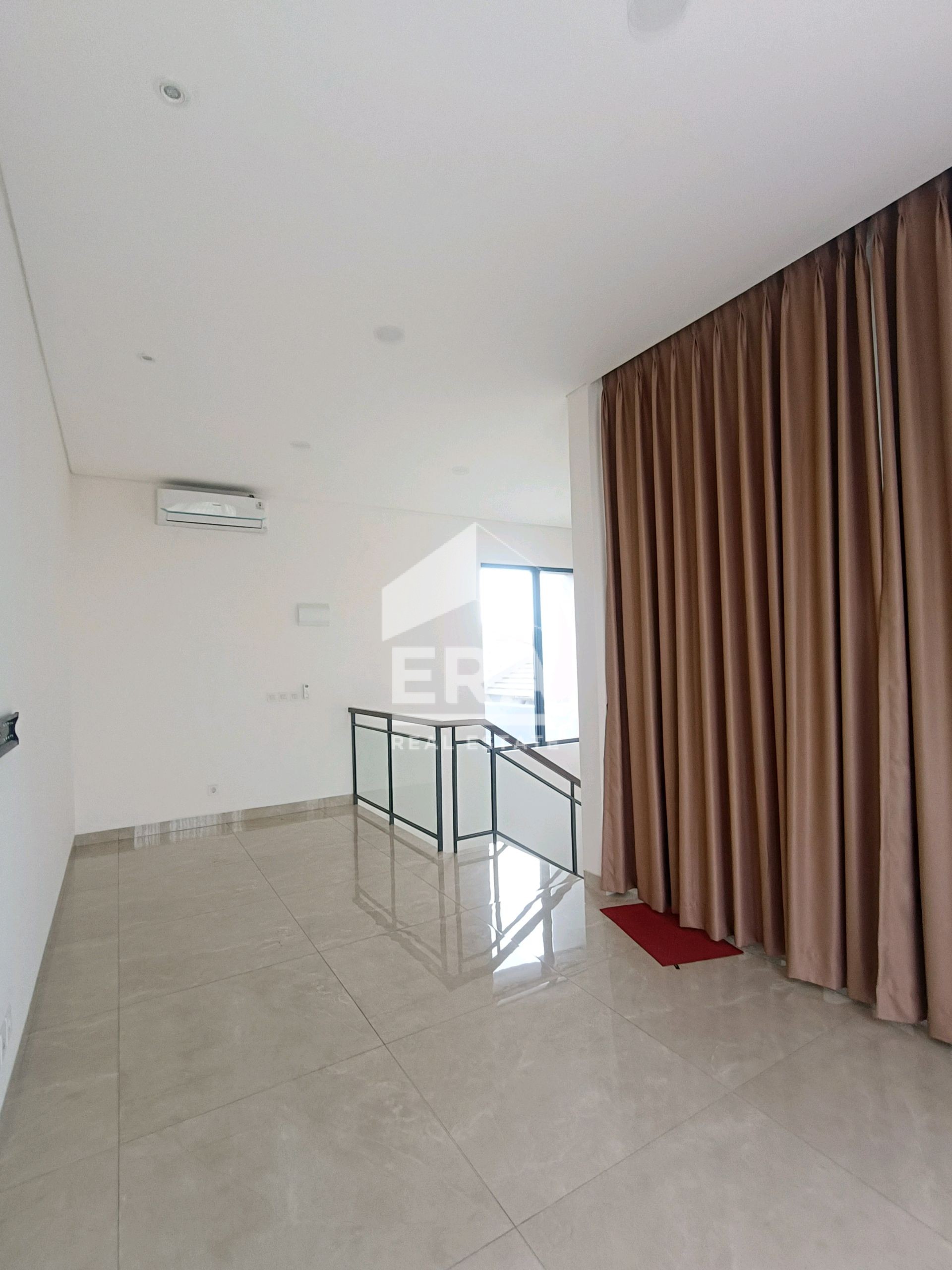 interior 8