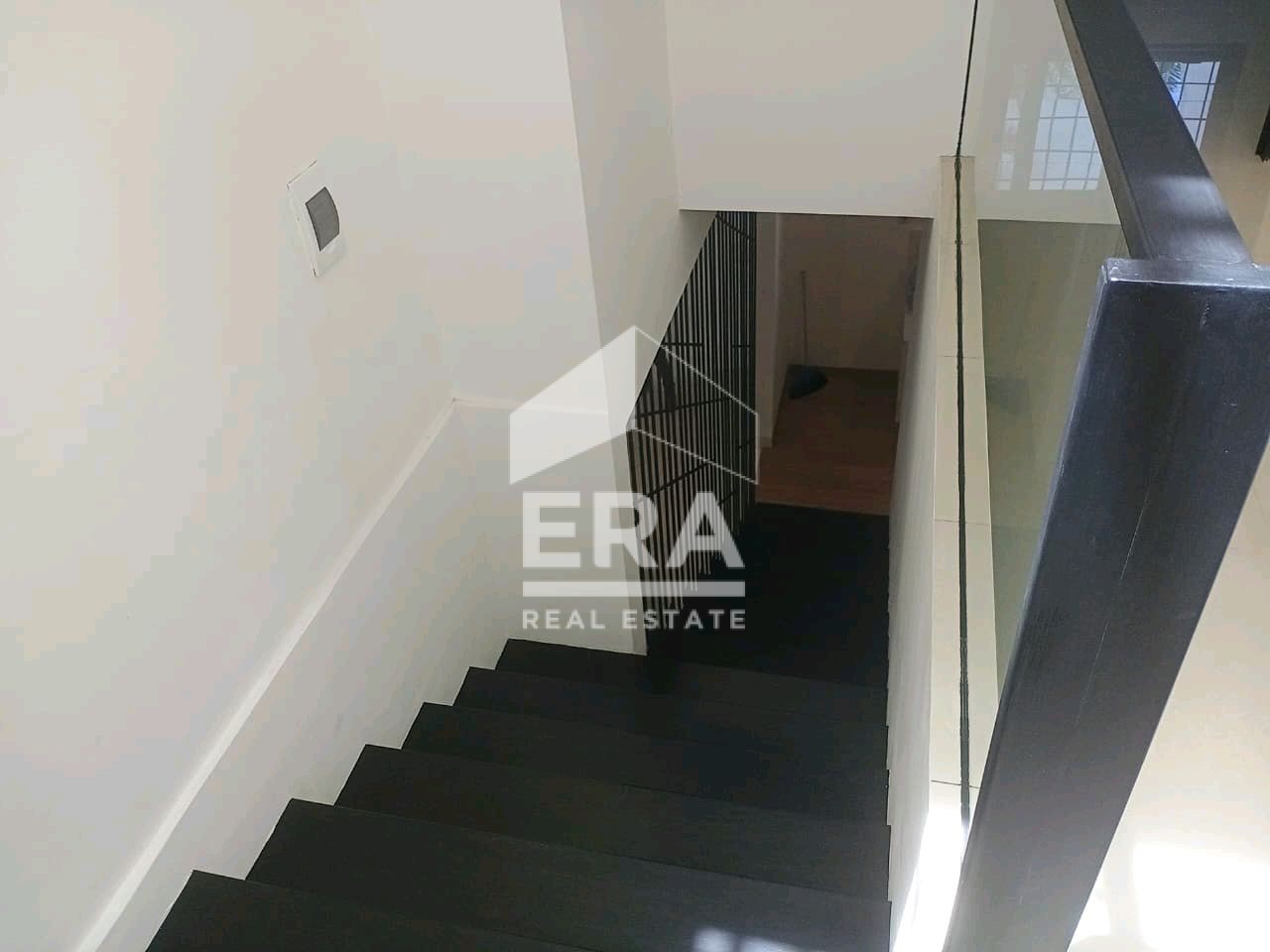 interior 8