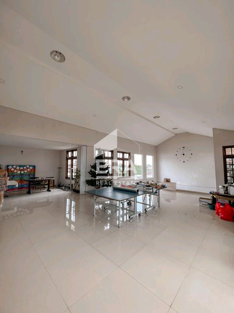 interior 10