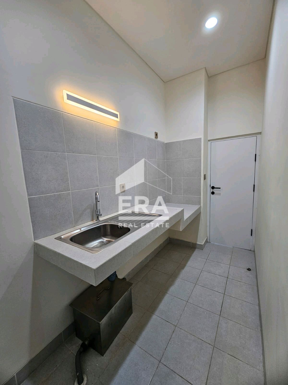 interior 8