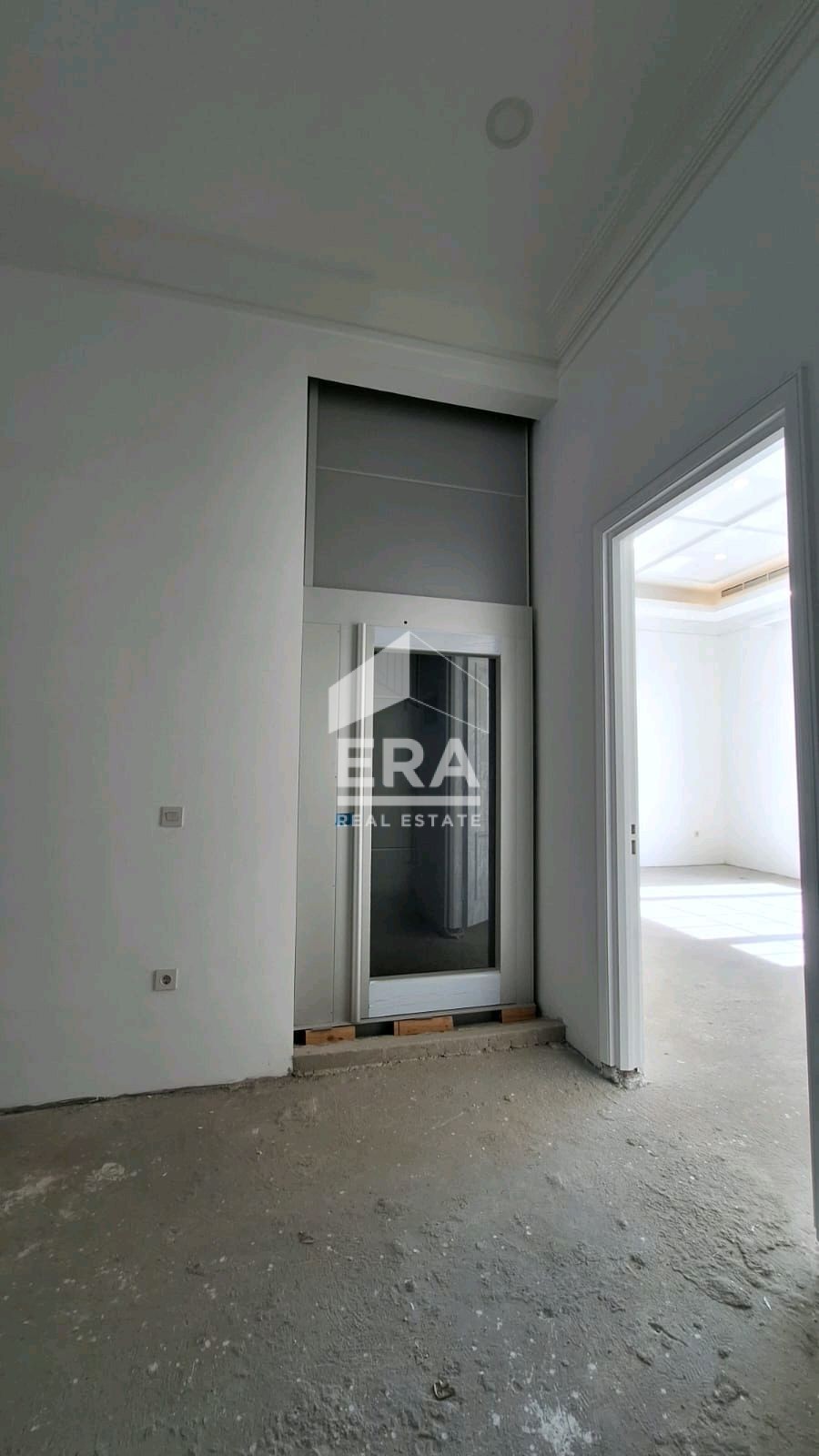 interior 8