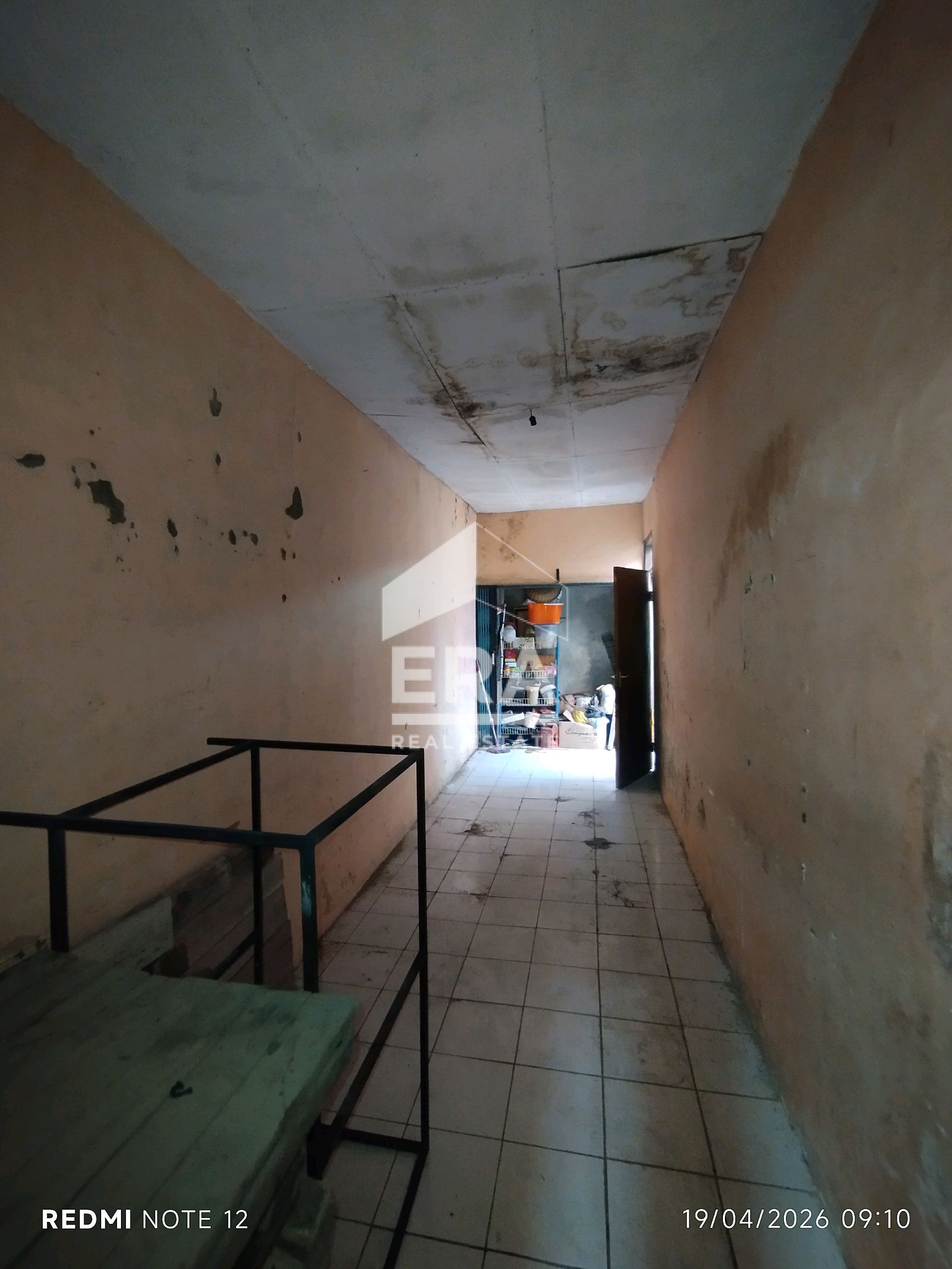 interior 8