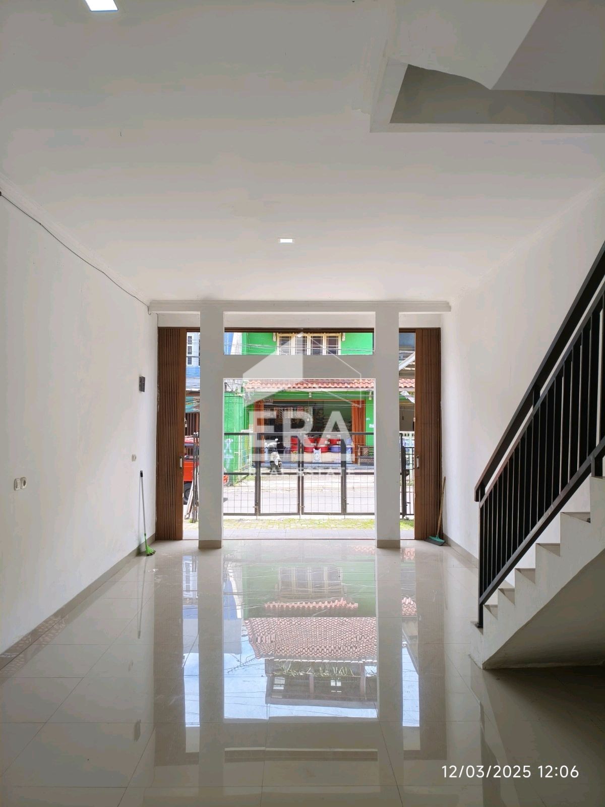 interior 8