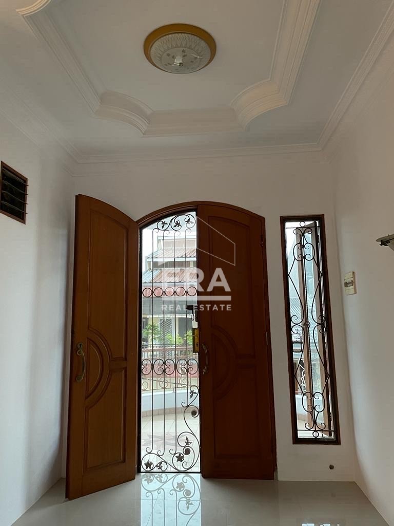 interior 8