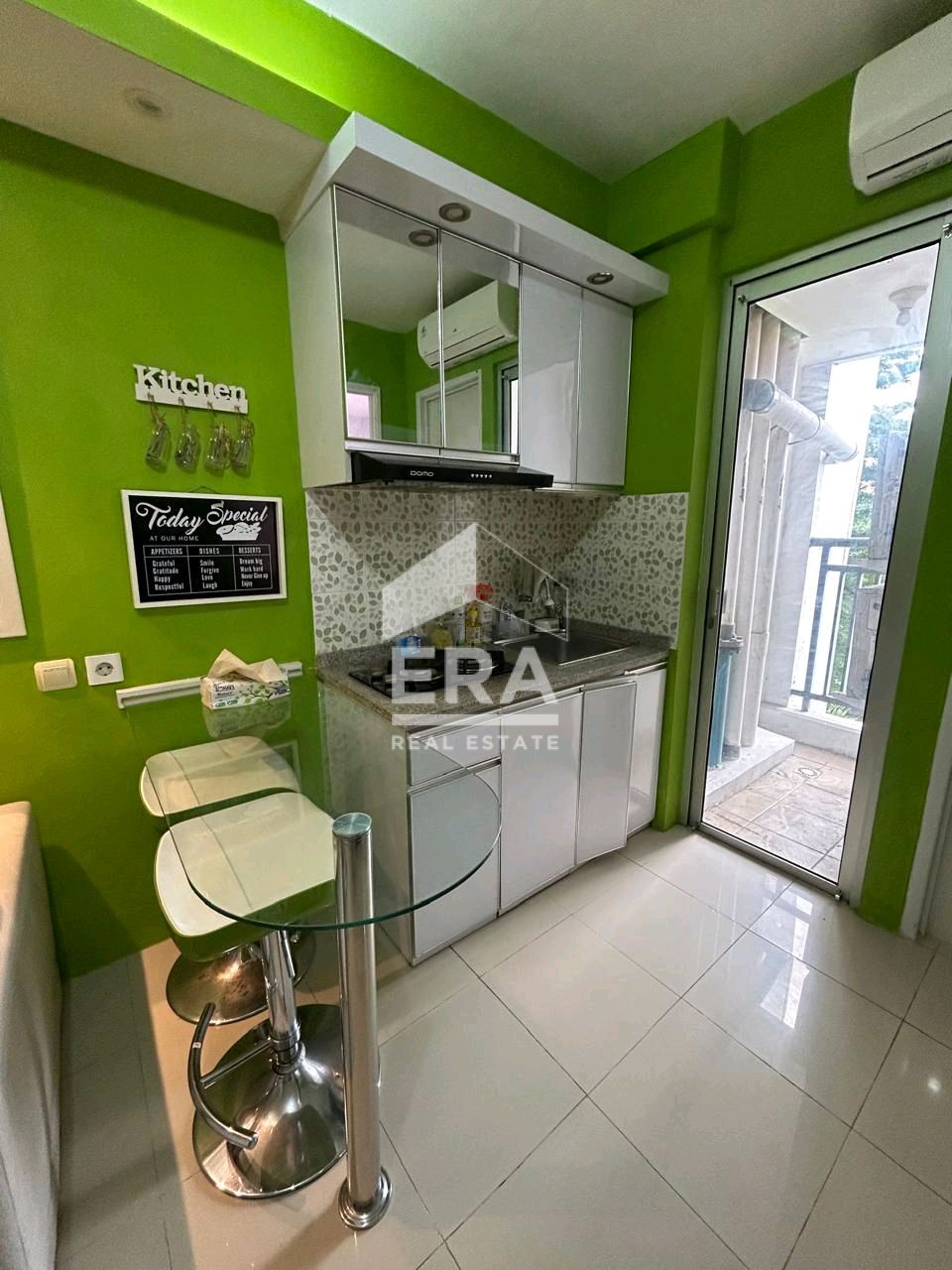interior 8