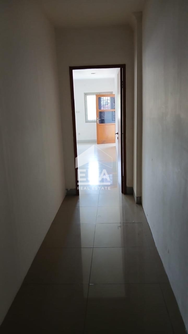 interior 8