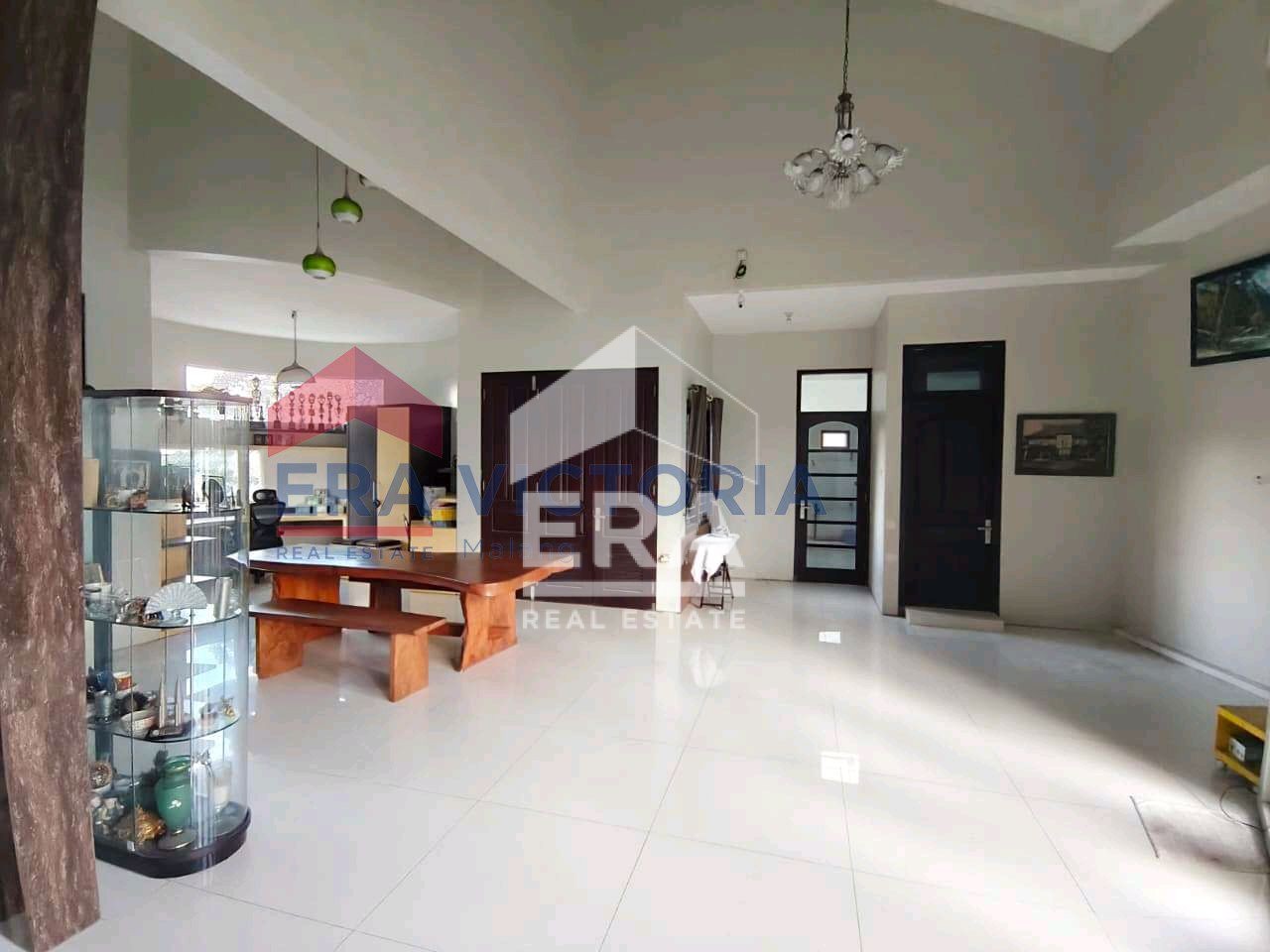 interior 8
