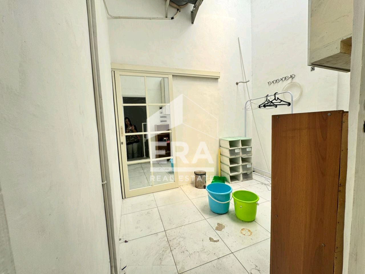 interior 10