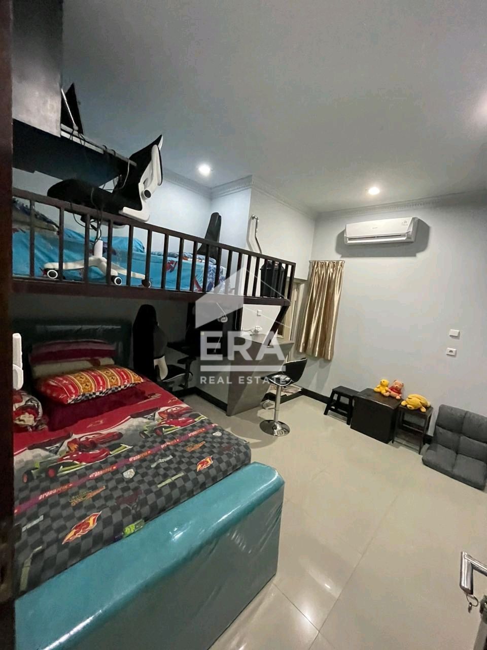 interior 8