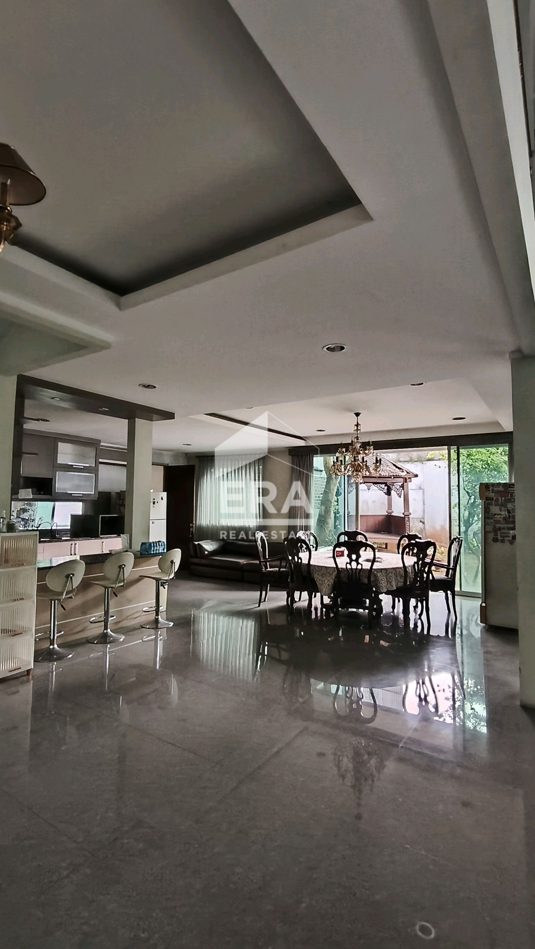 interior 8