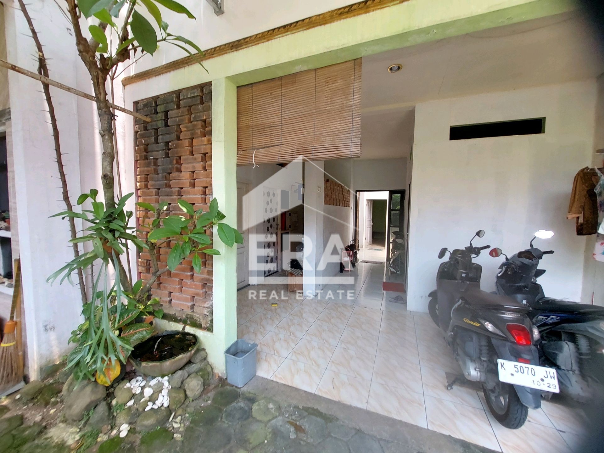interior 8