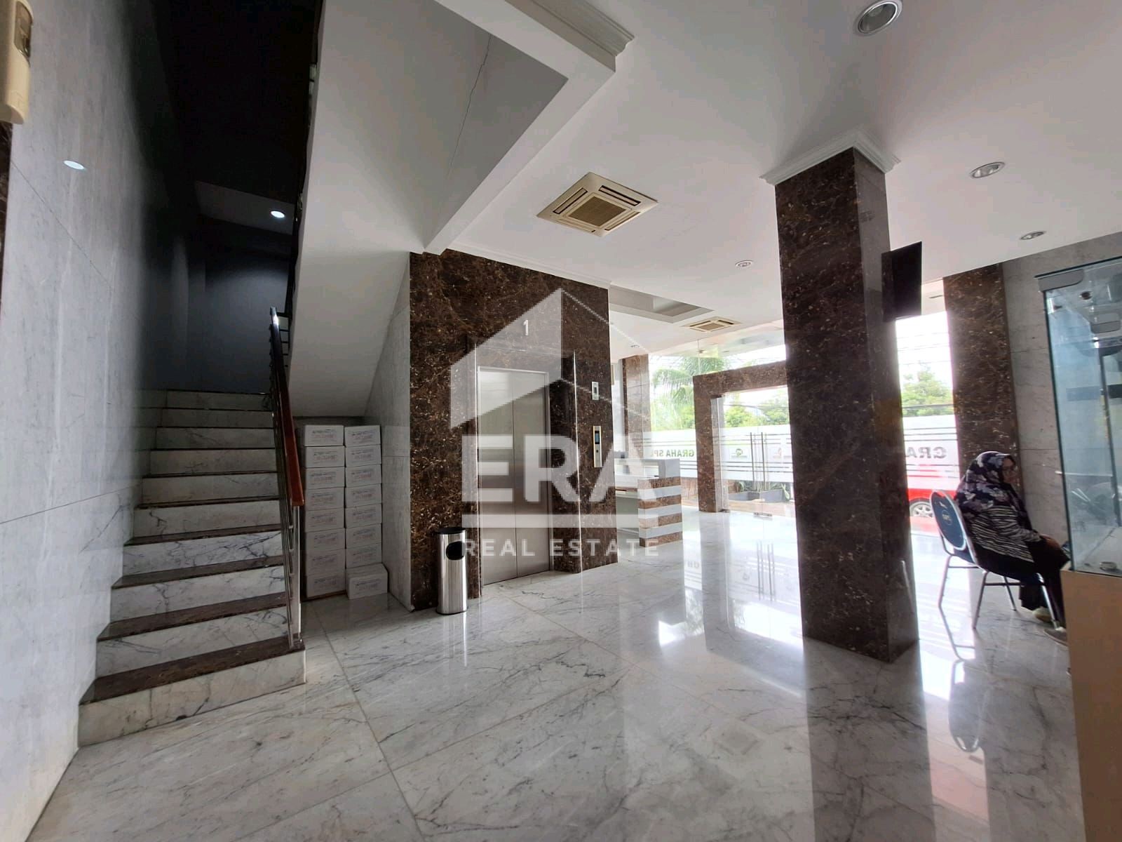 interior 8
