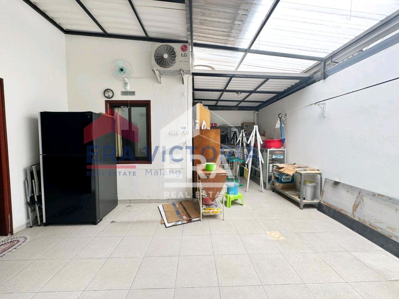 interior 8