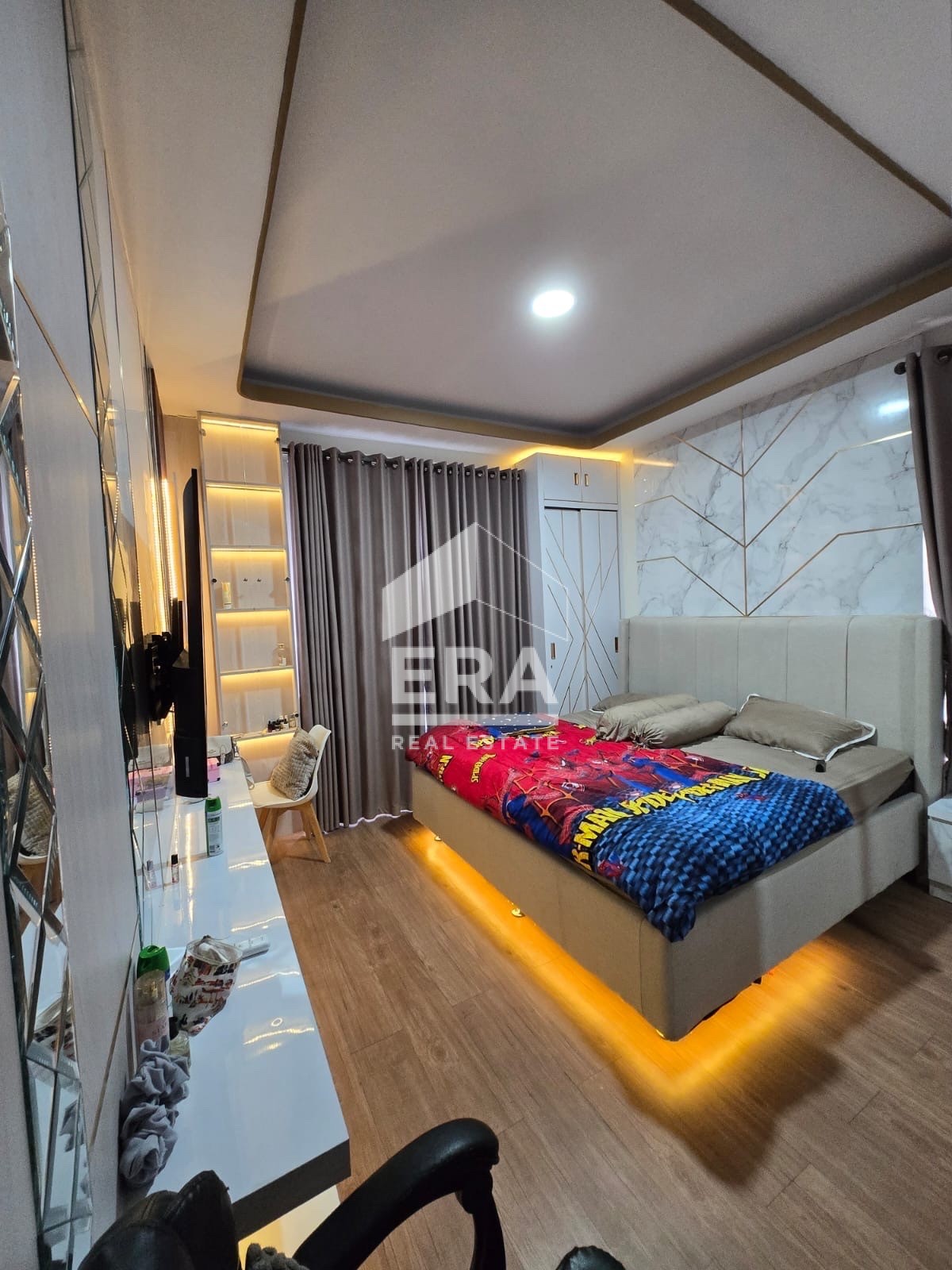 interior 8