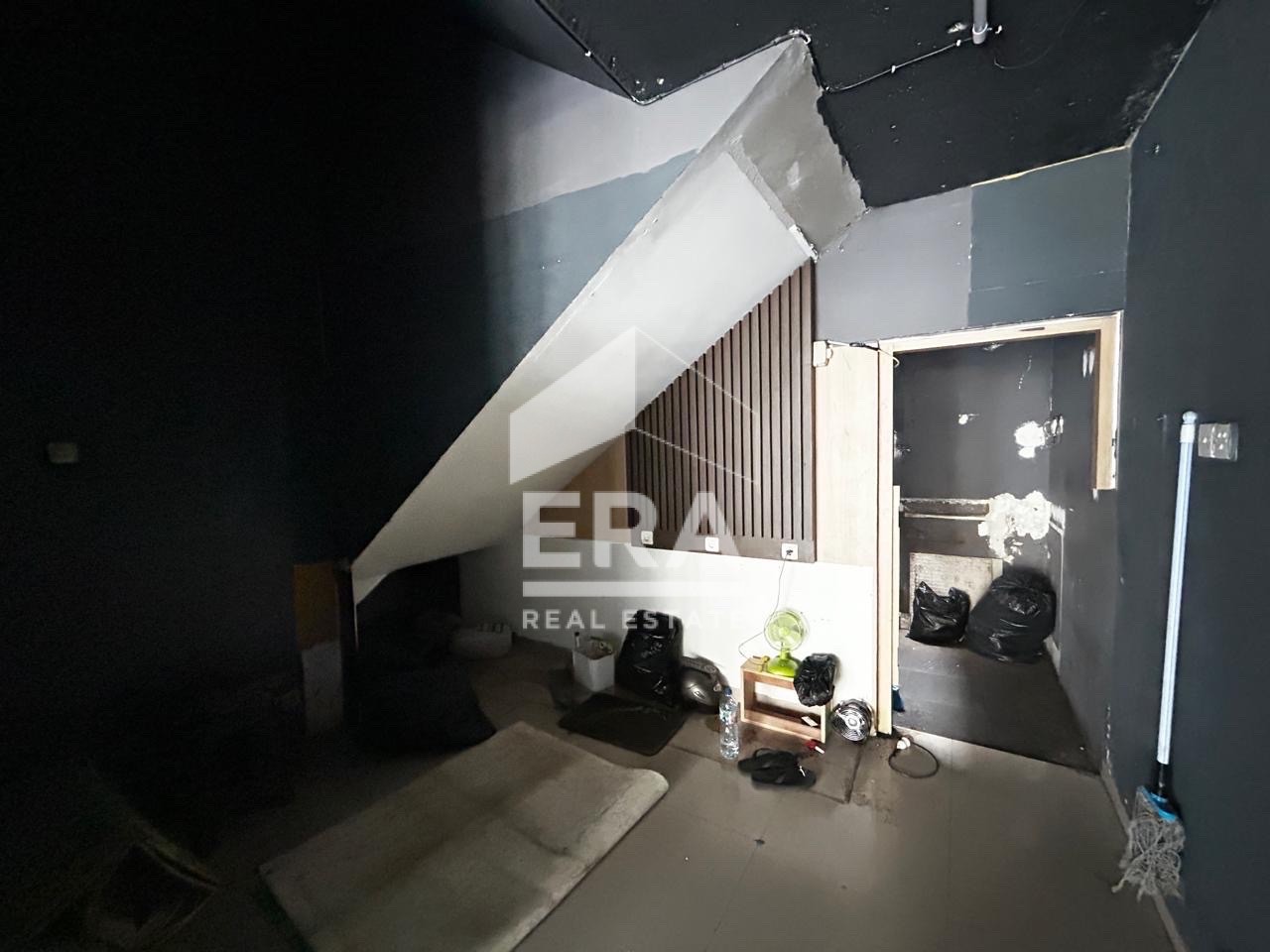 interior 8