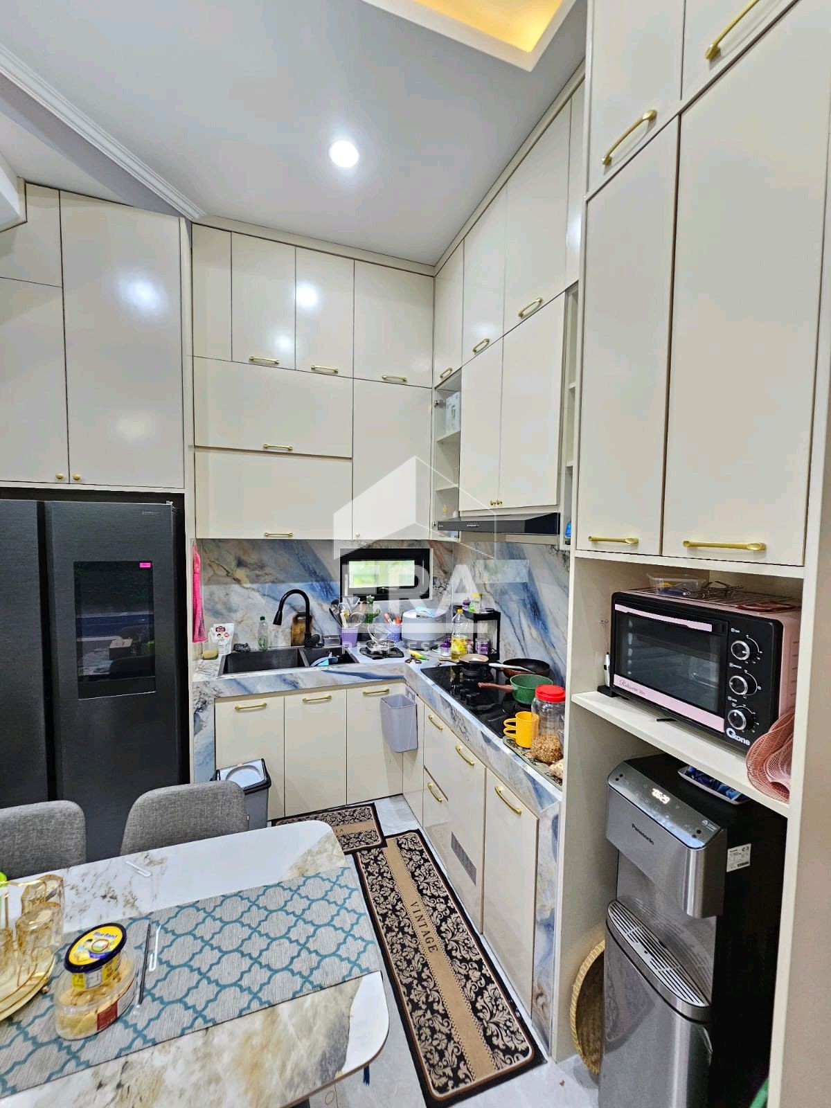 interior 6