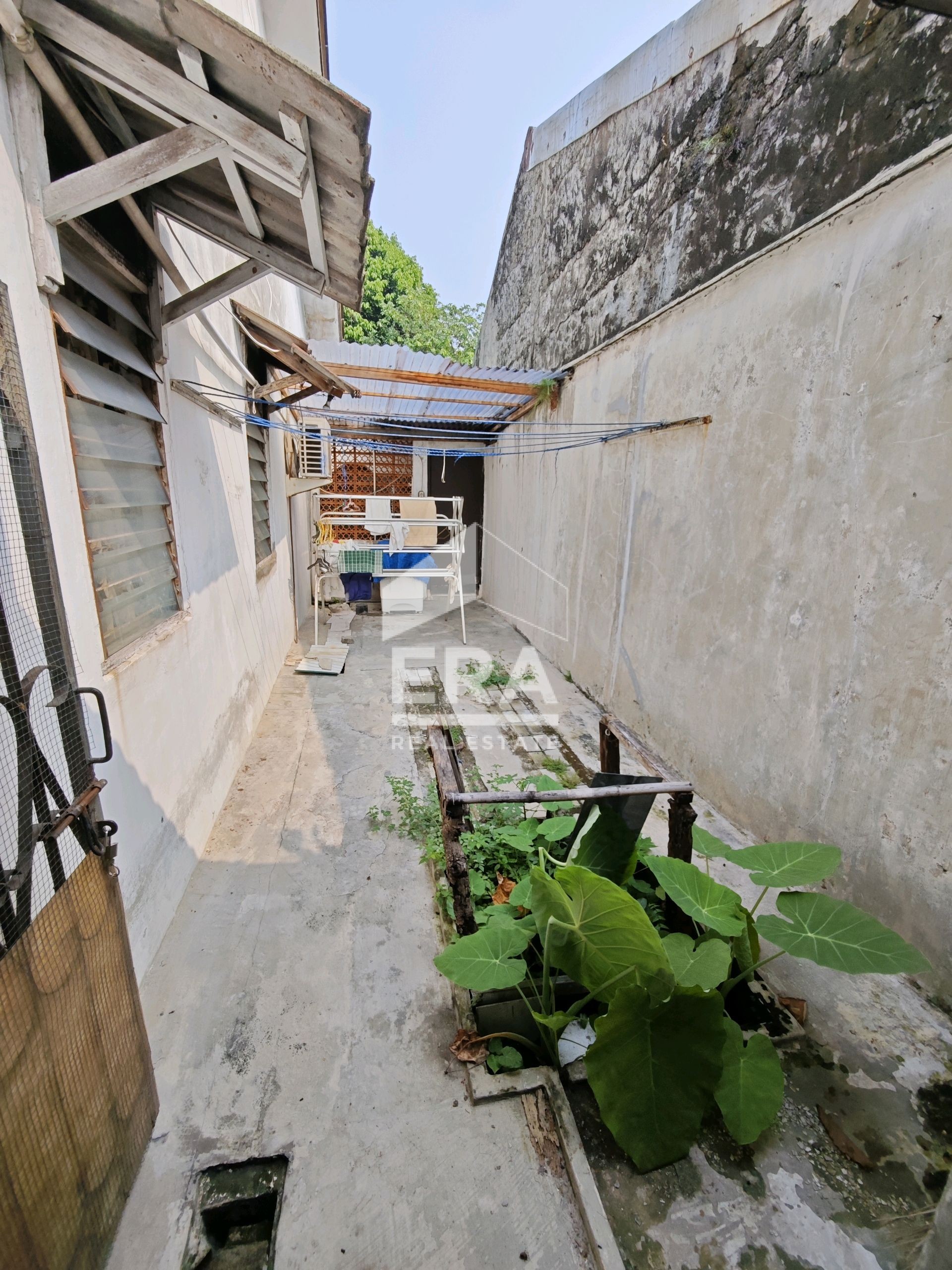 interior 8