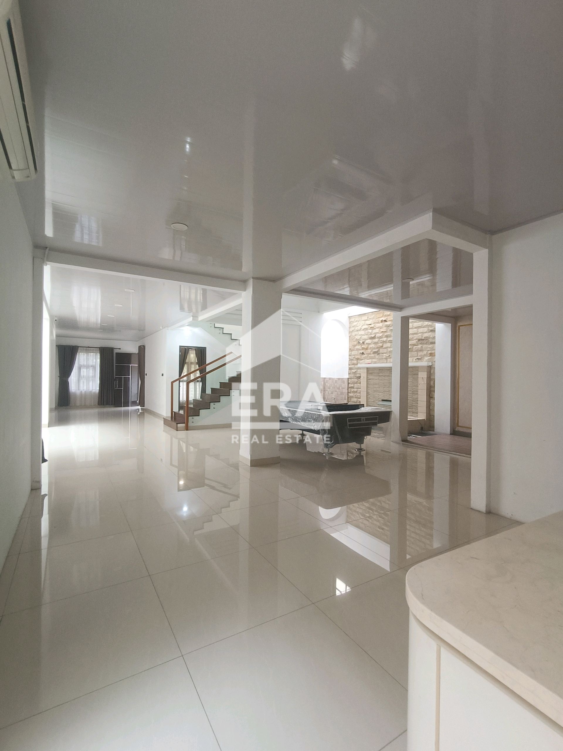 interior 8