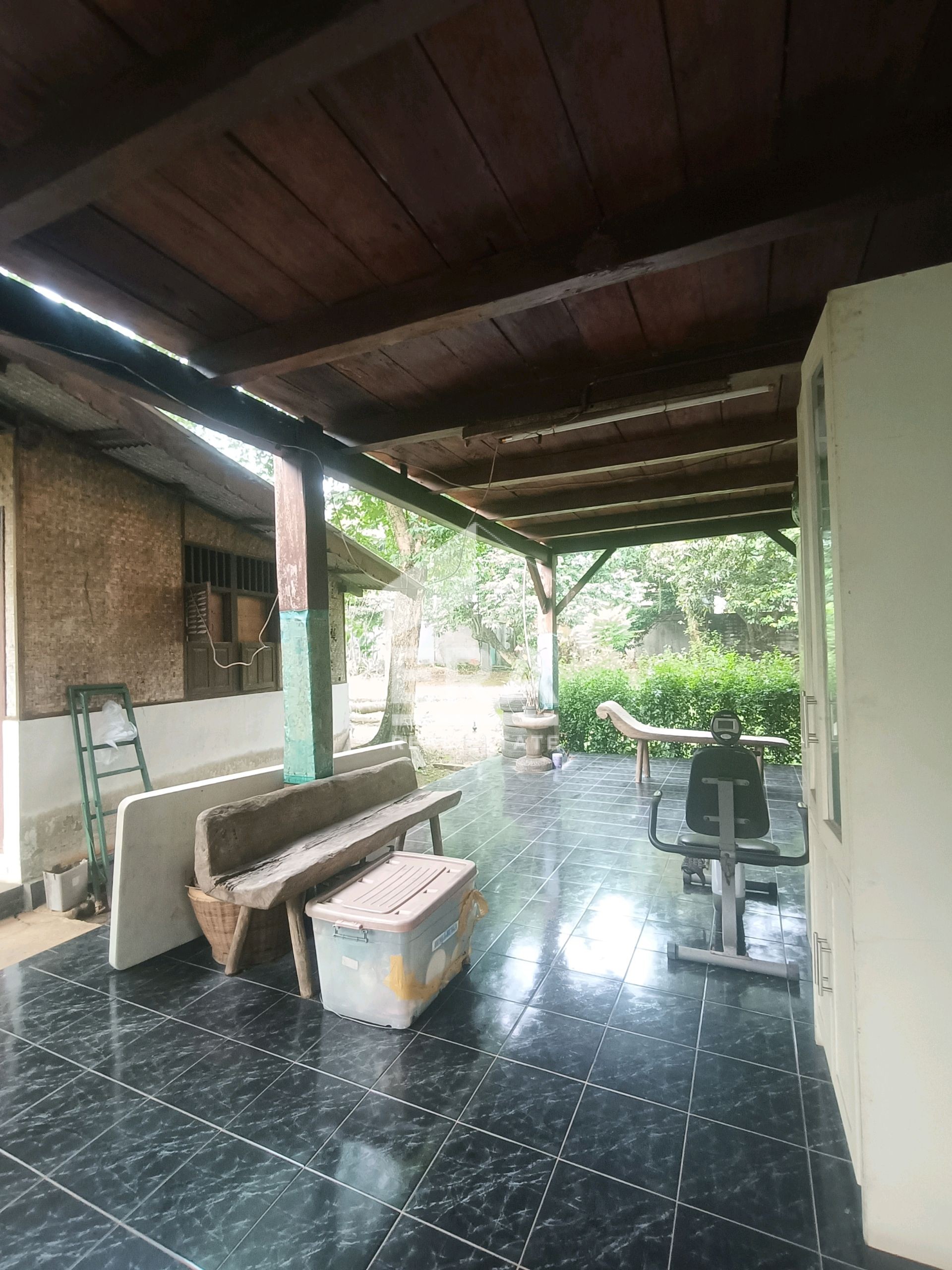 interior 8
