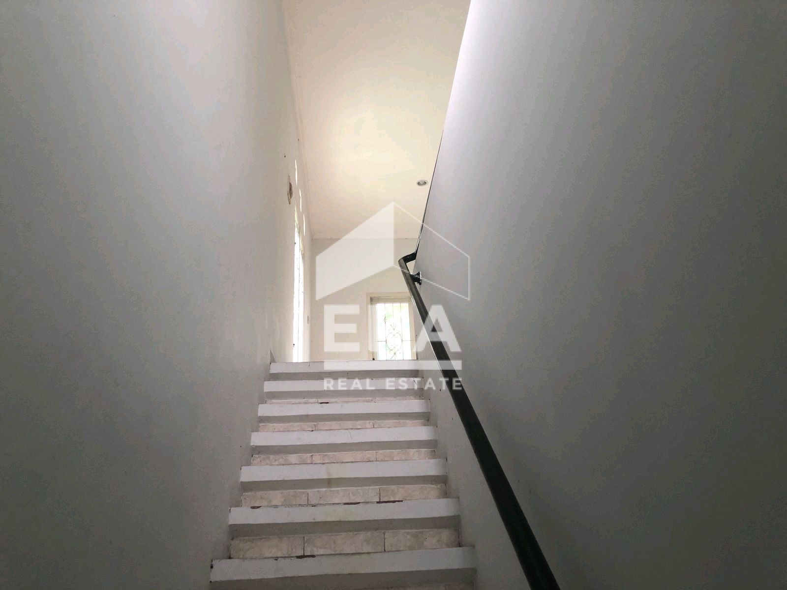 interior 6