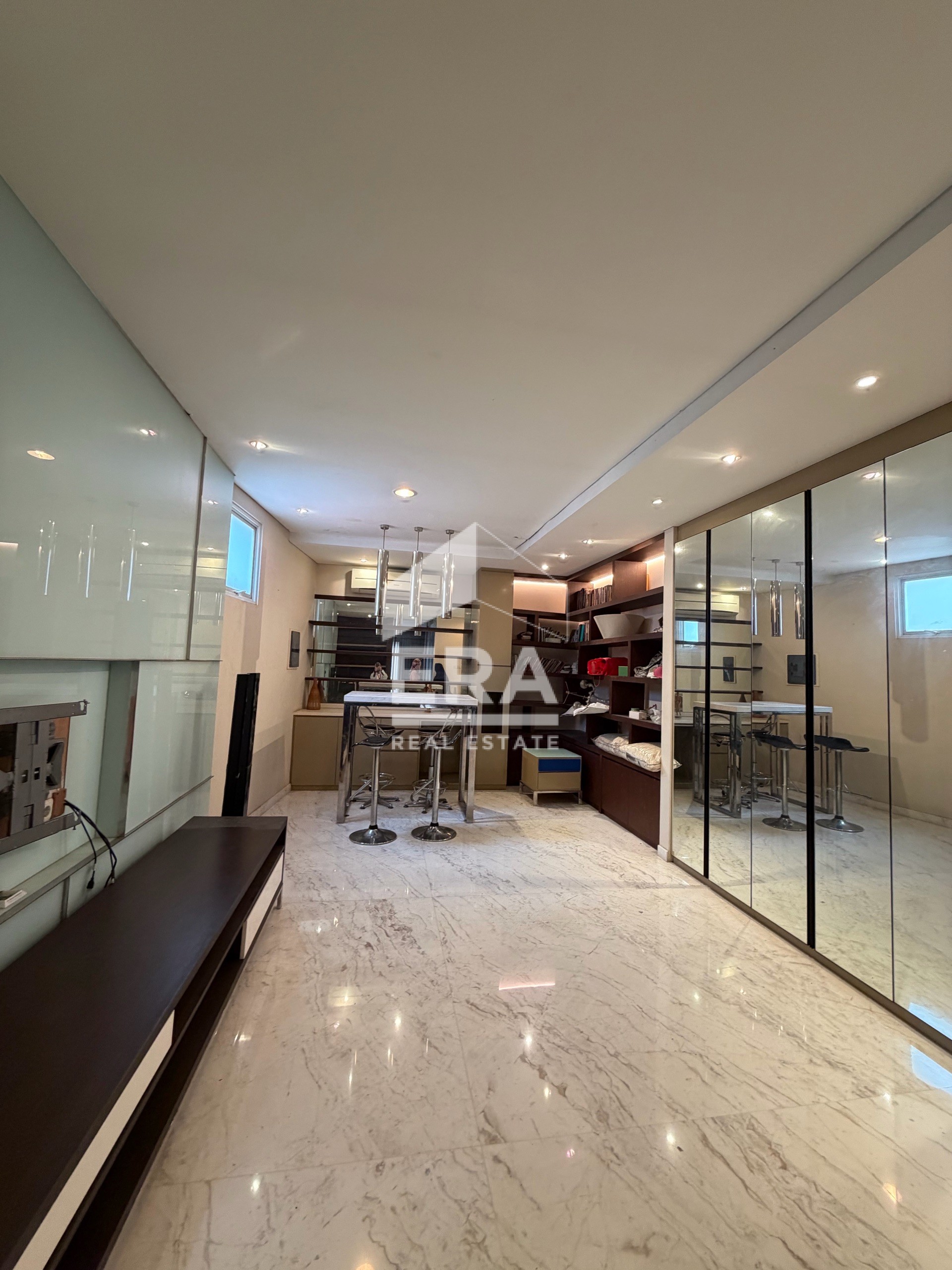 interior 10