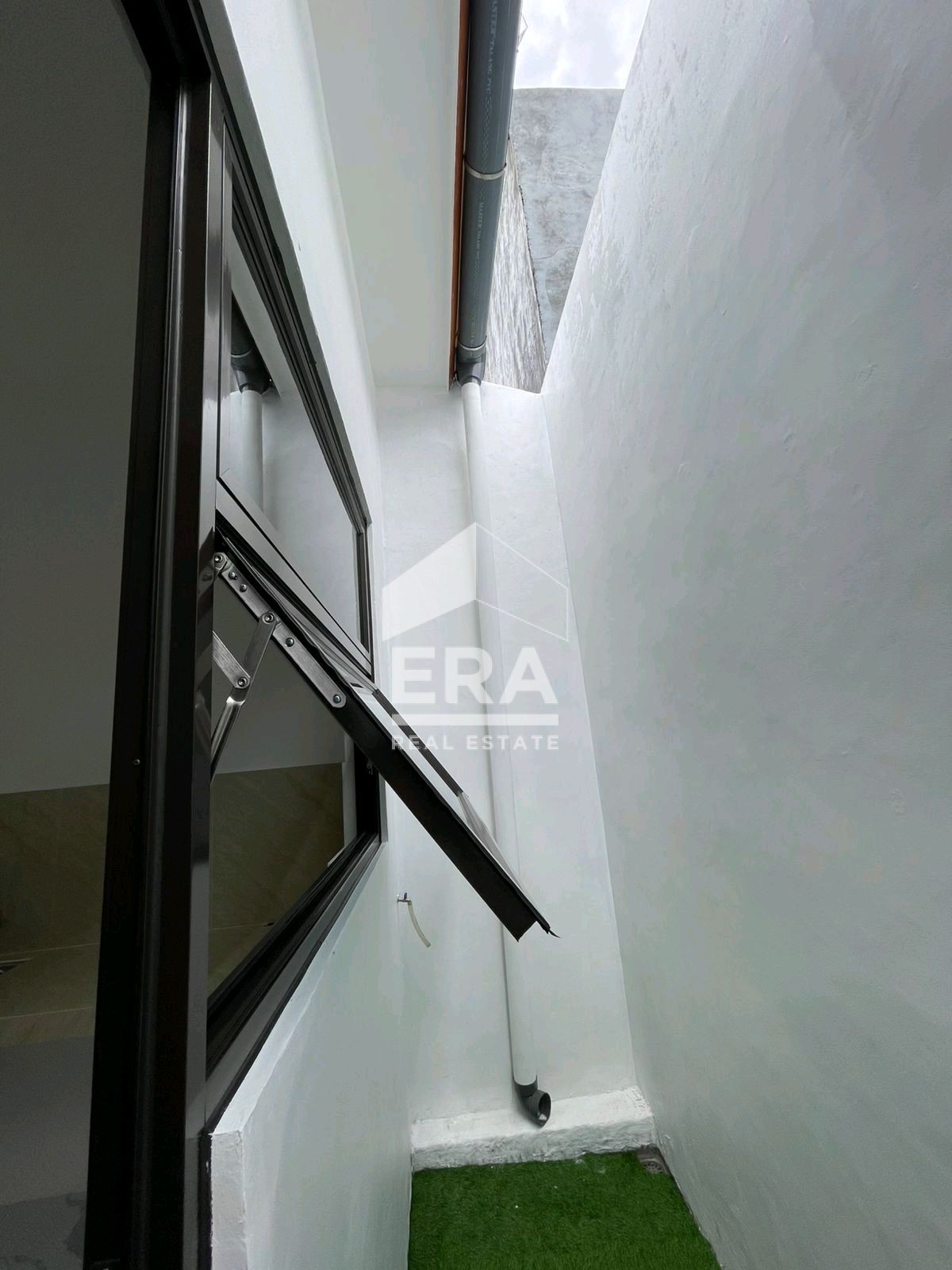interior 8