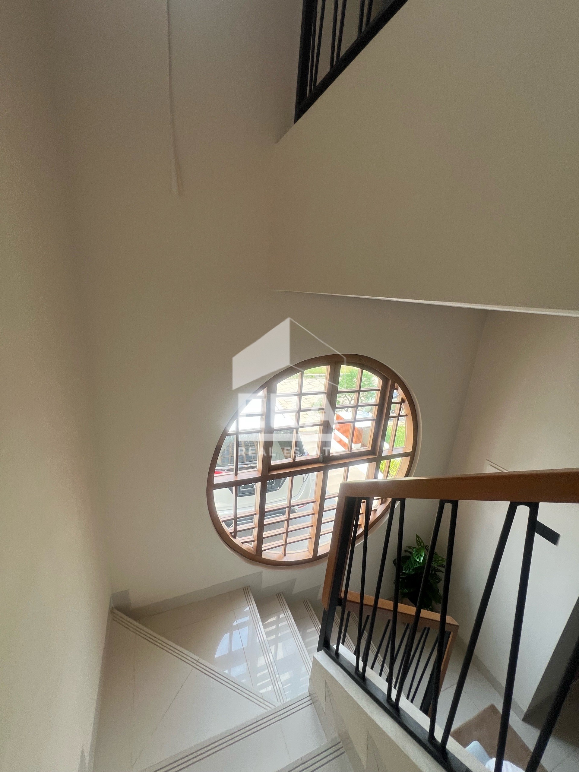 interior 8