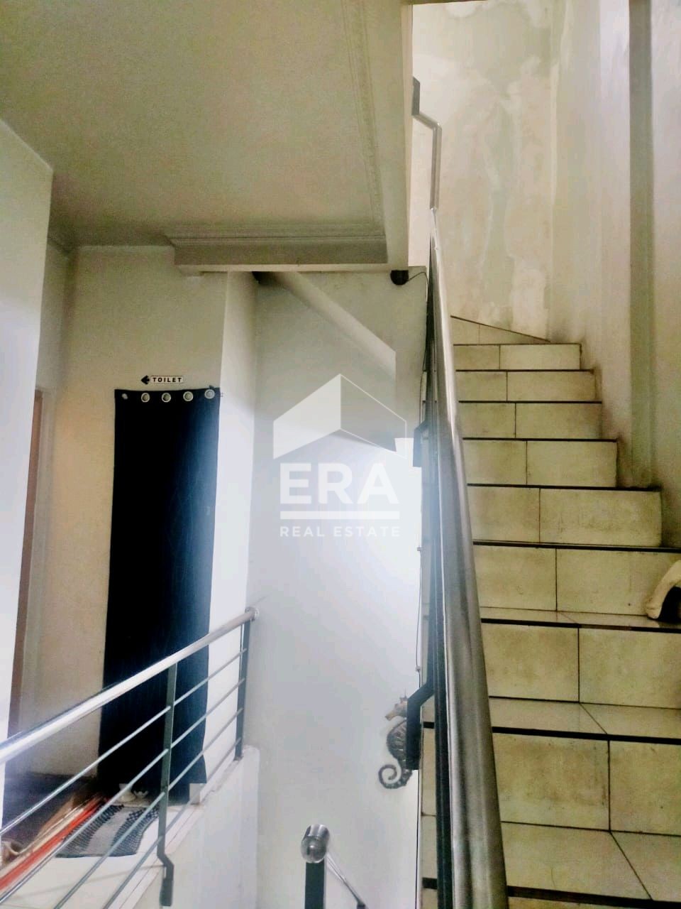 interior 8