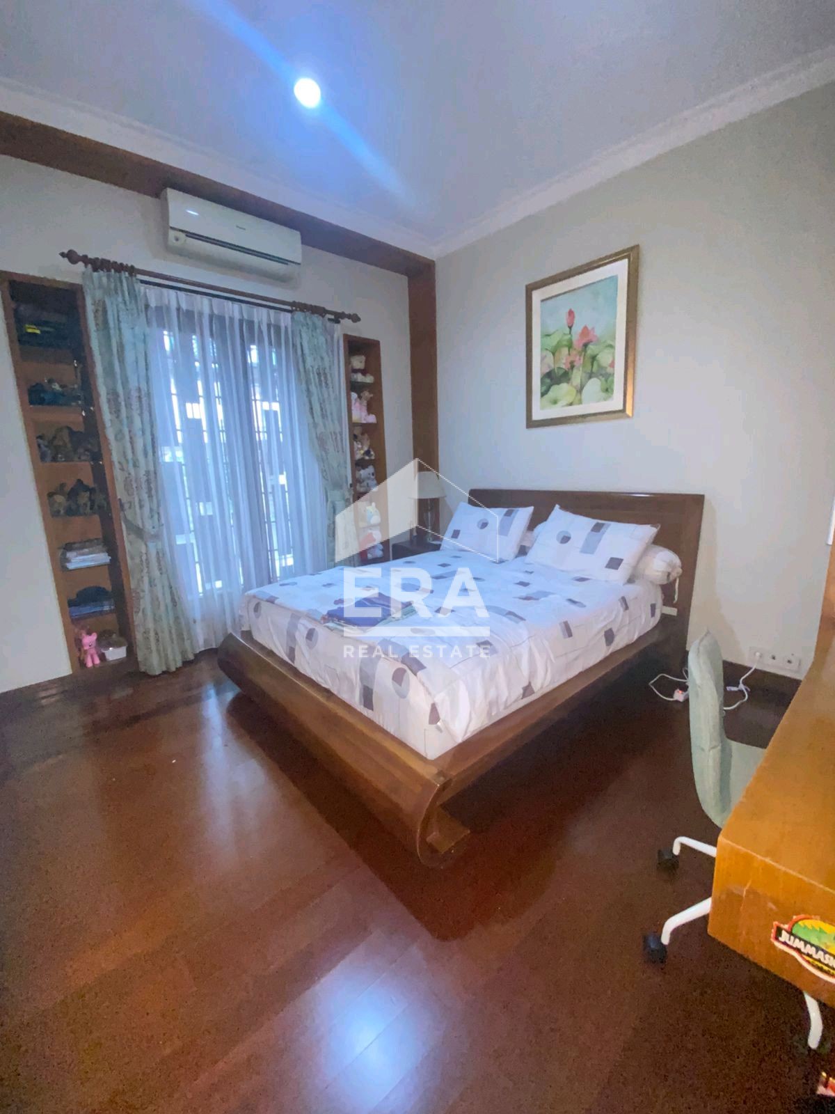 interior 8