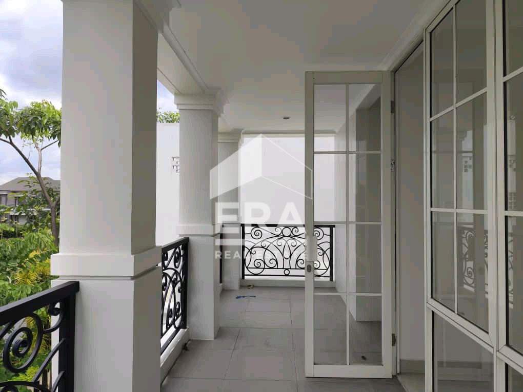 interior 8