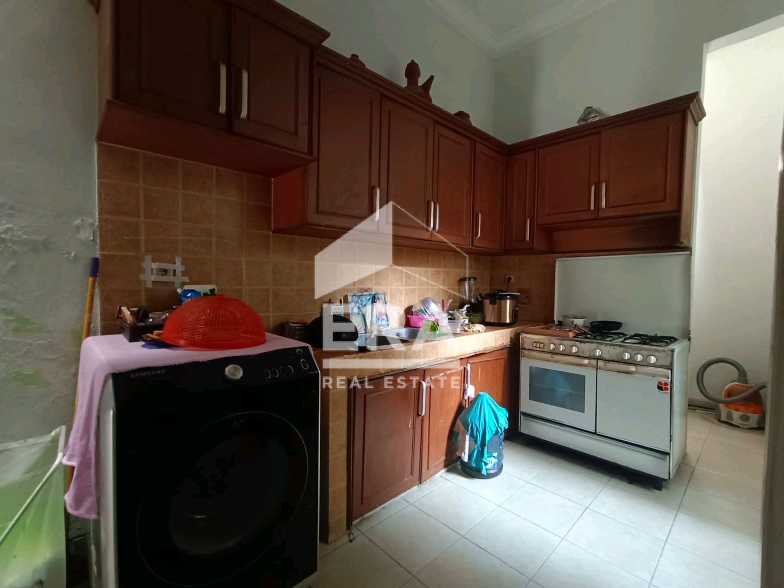 interior 8