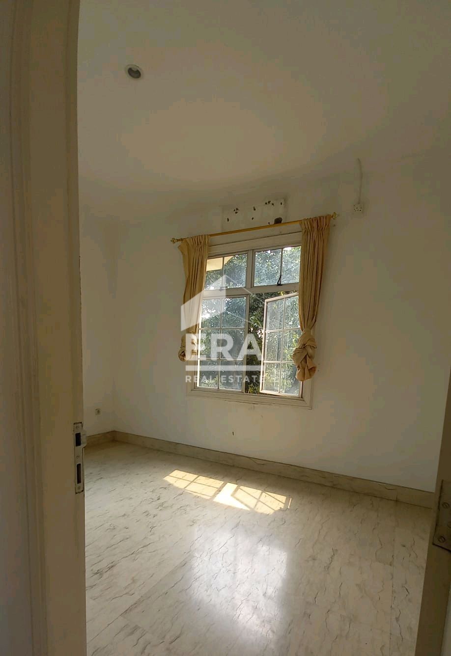 interior 8