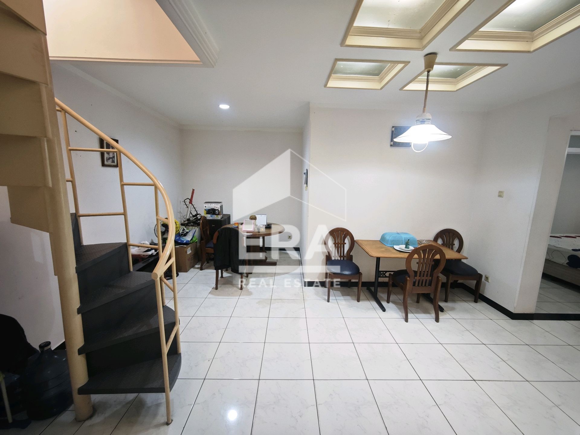 interior 8