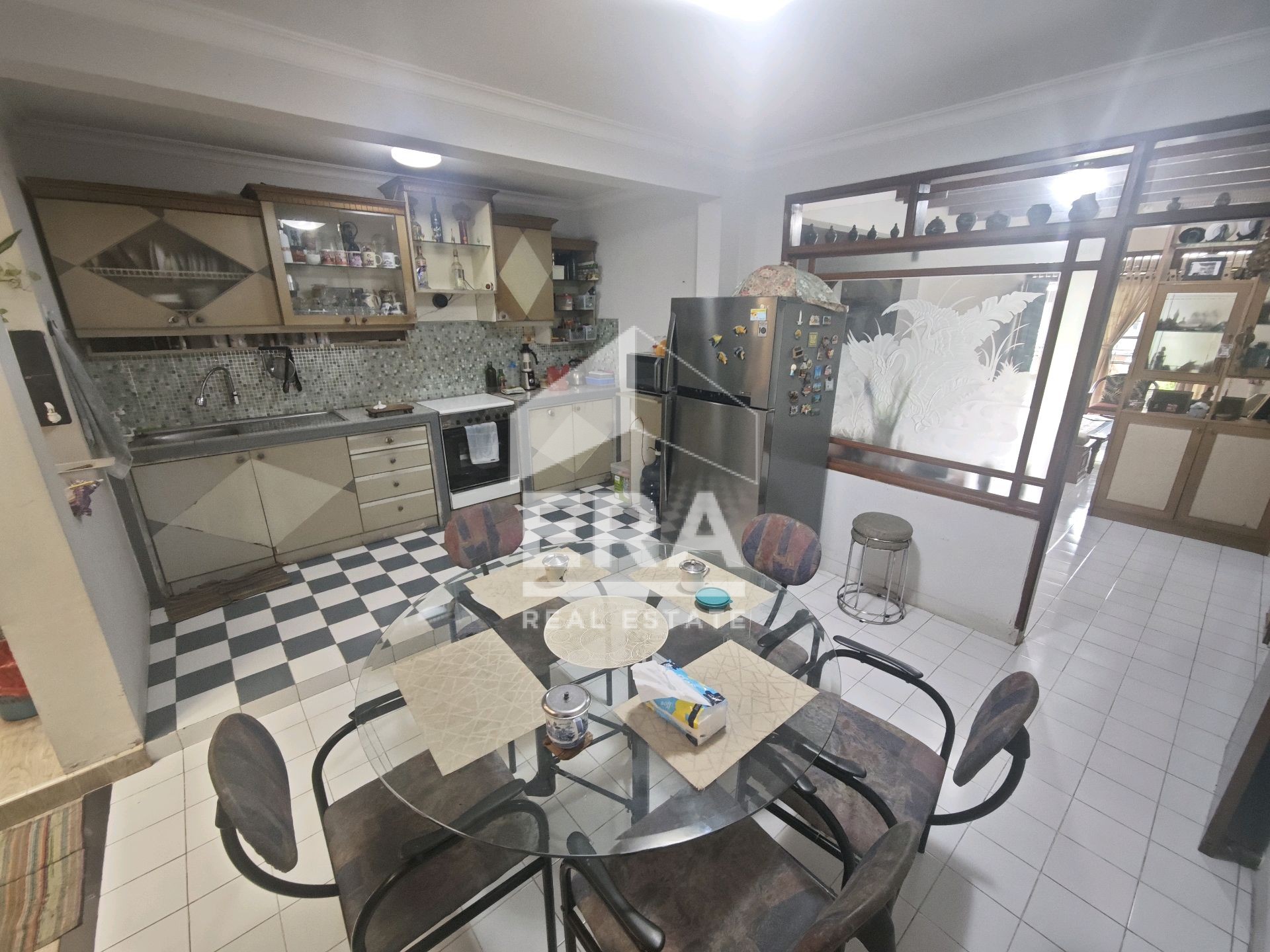 interior 8