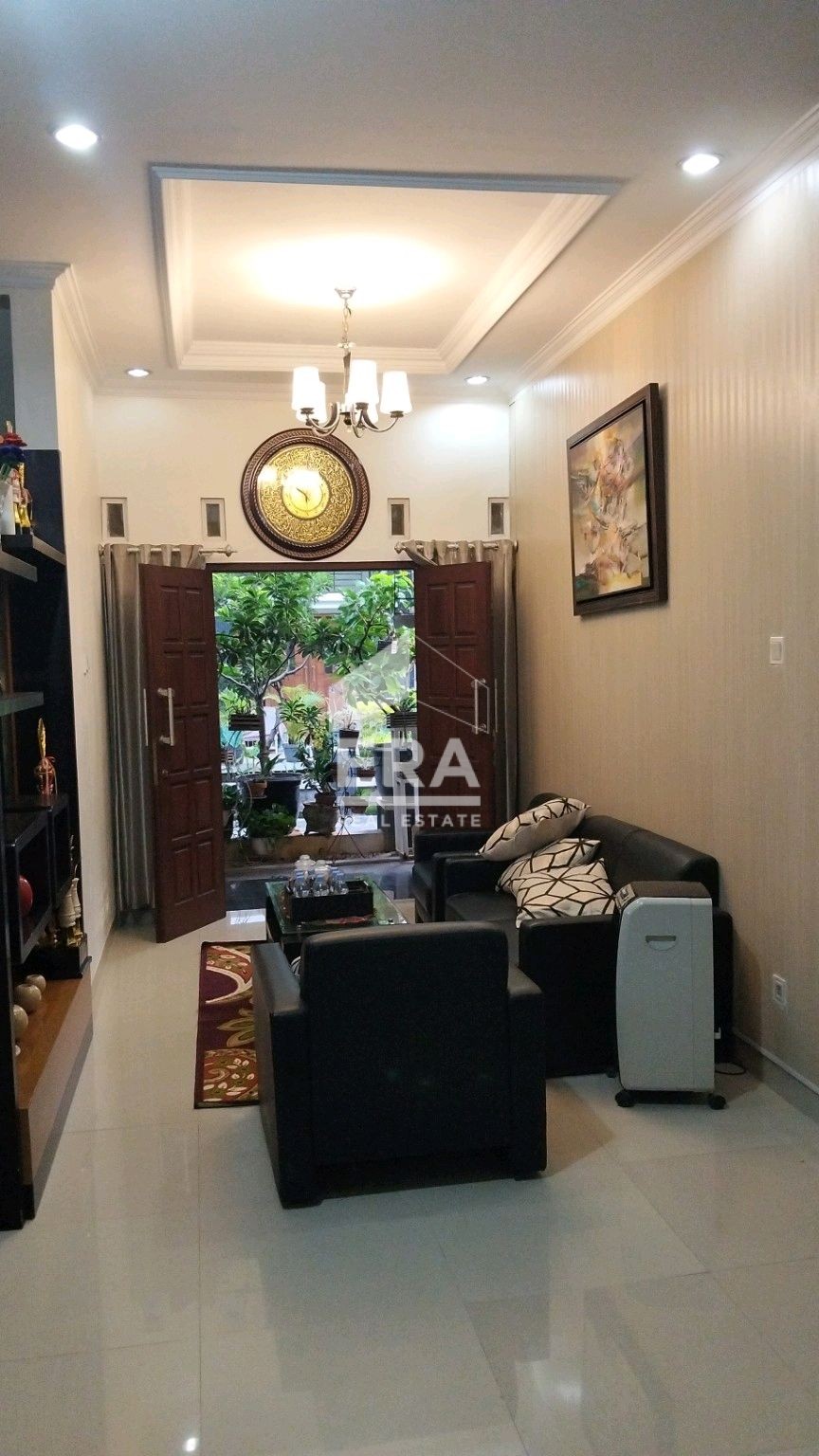 interior 8