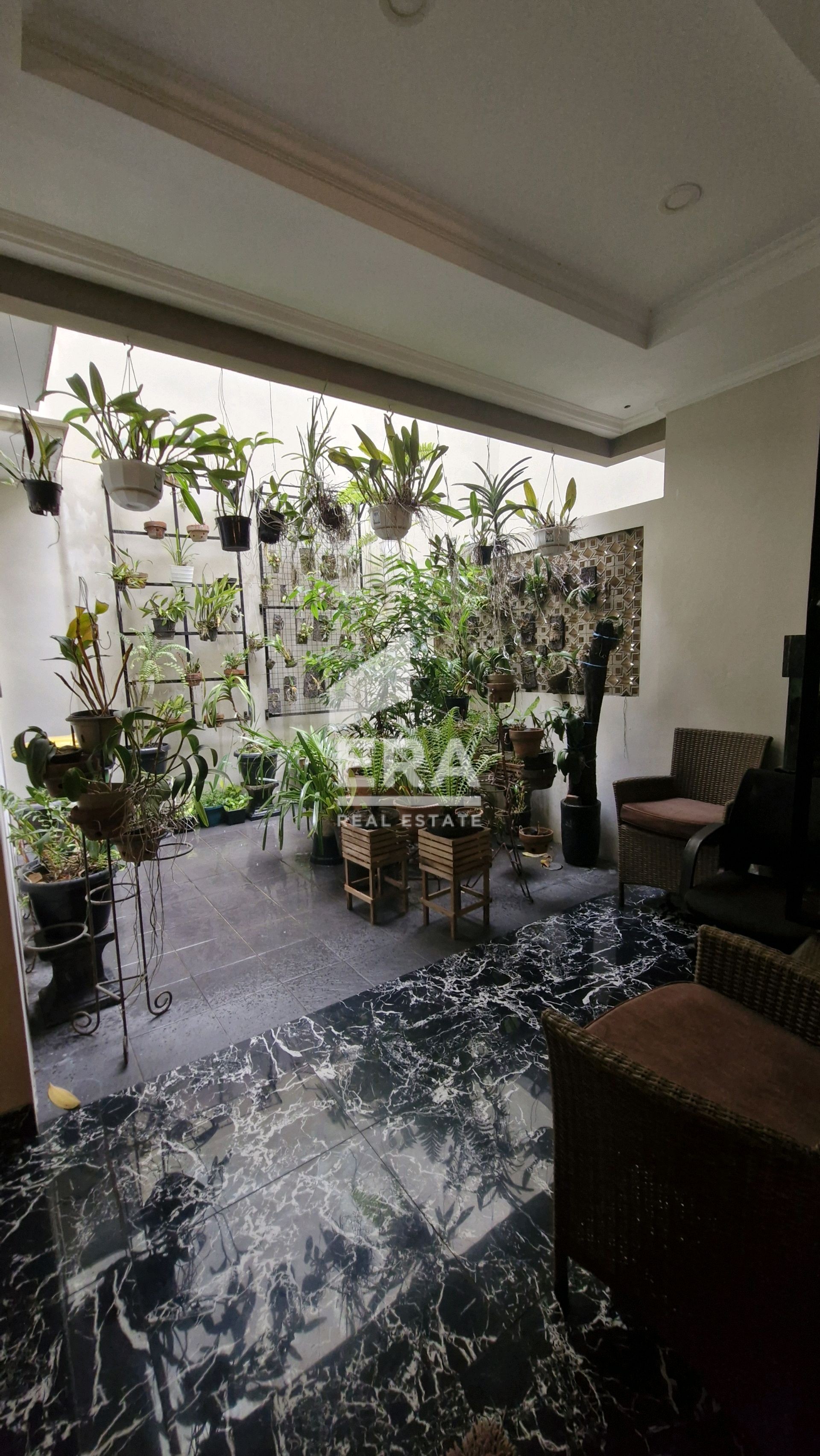 interior 8