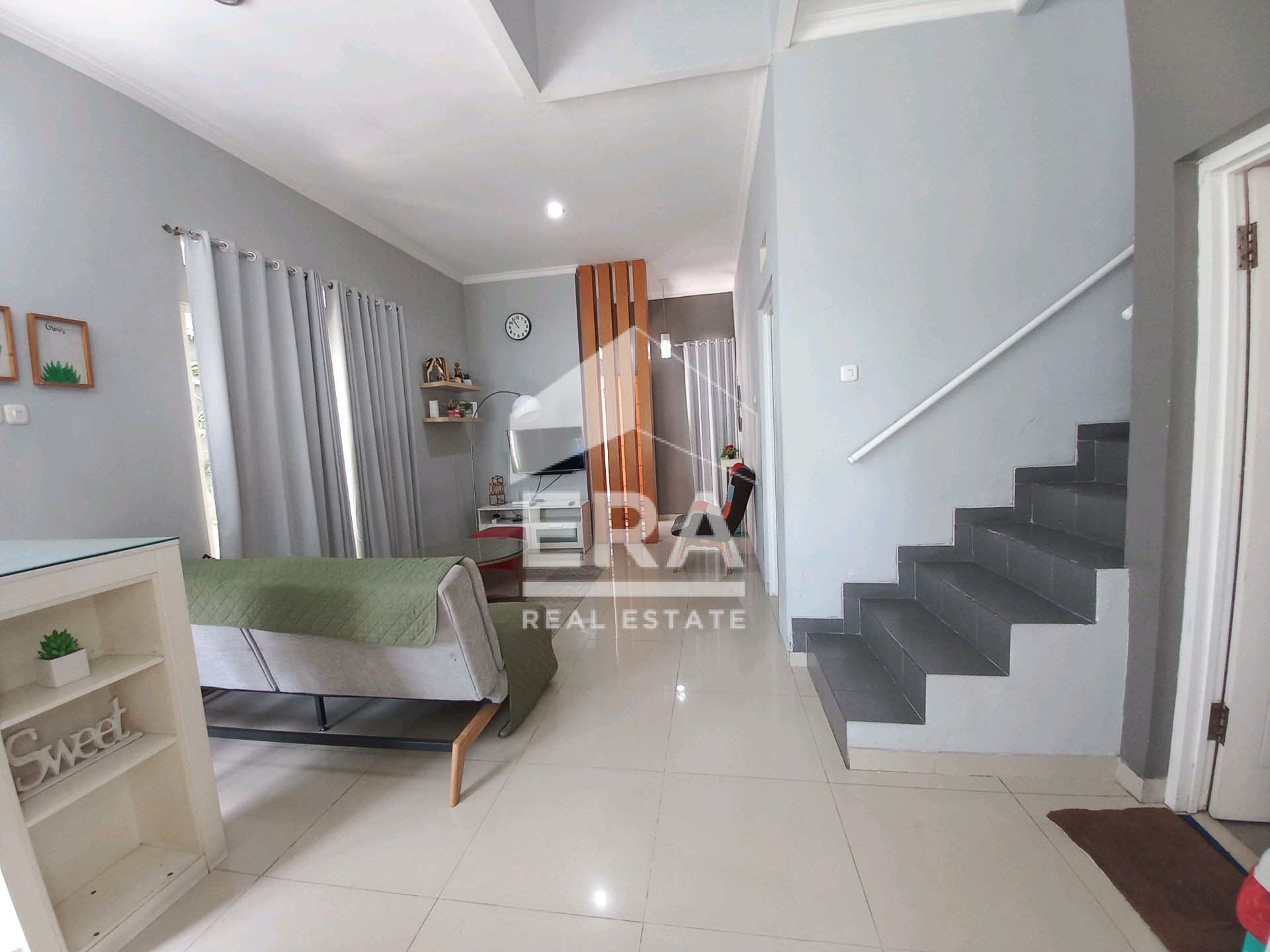 interior 8