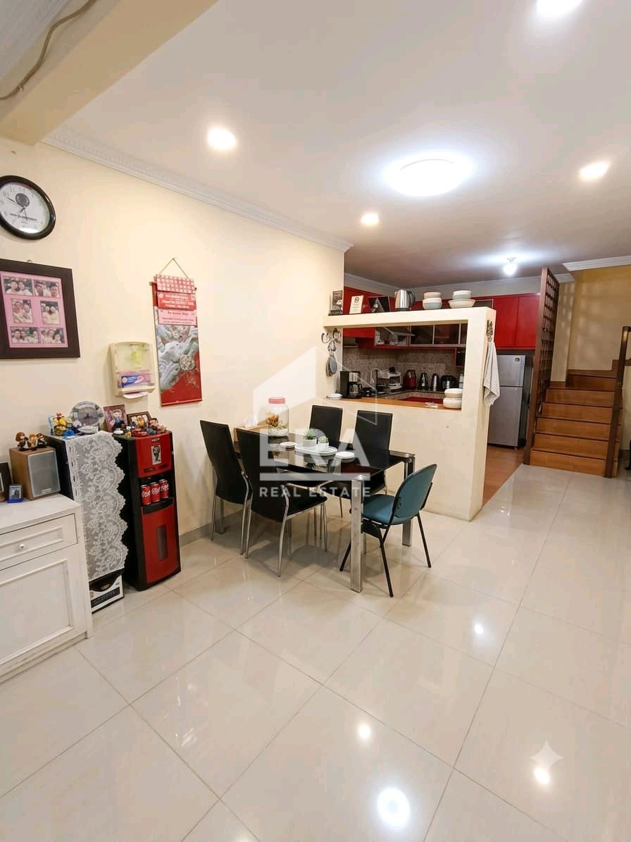interior 8