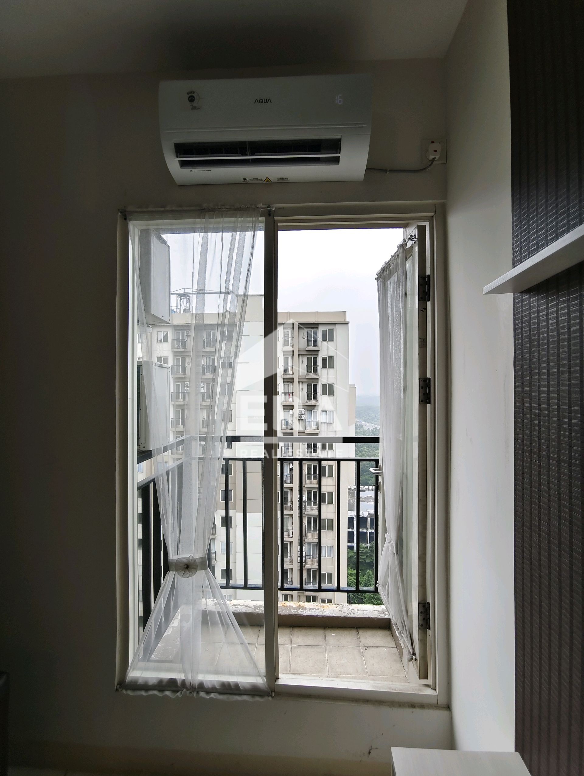 interior 8
