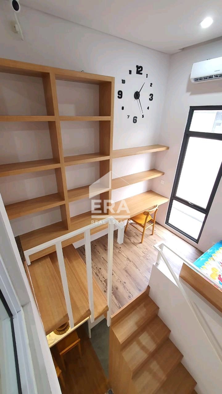 interior 8