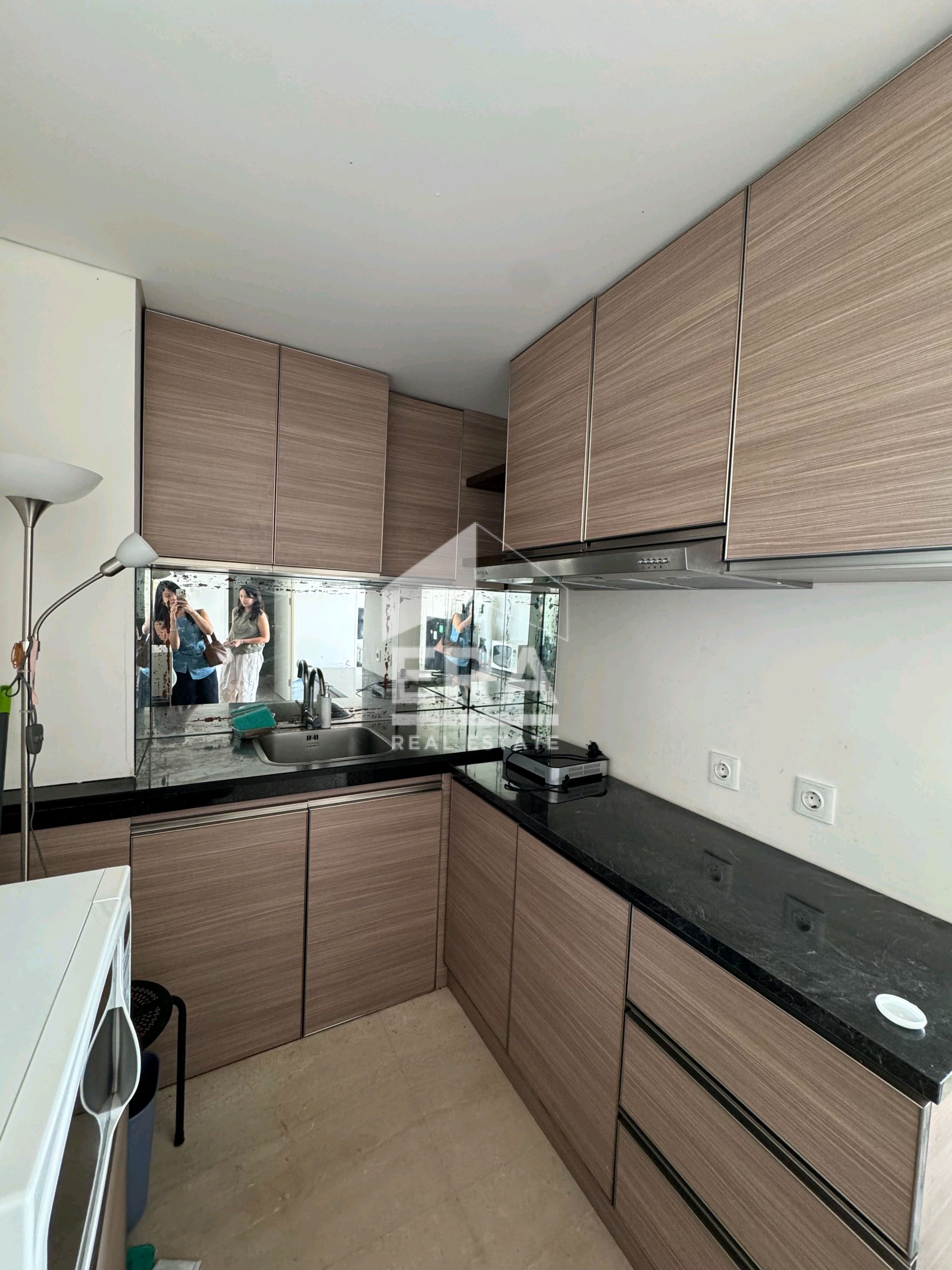 interior 8
