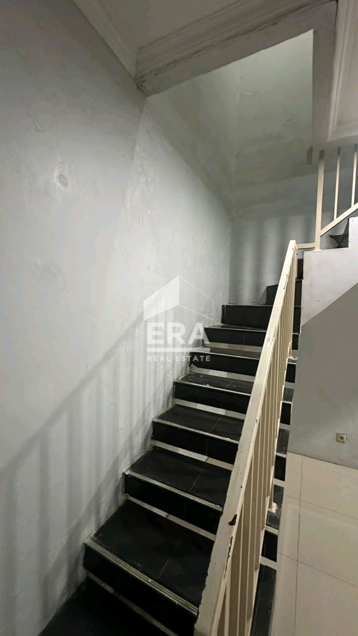 interior 8