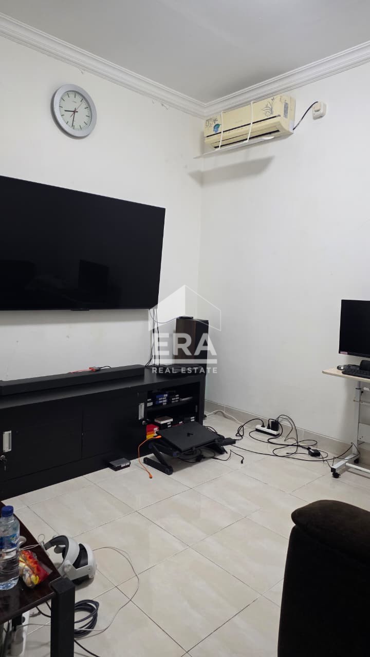 interior 8
