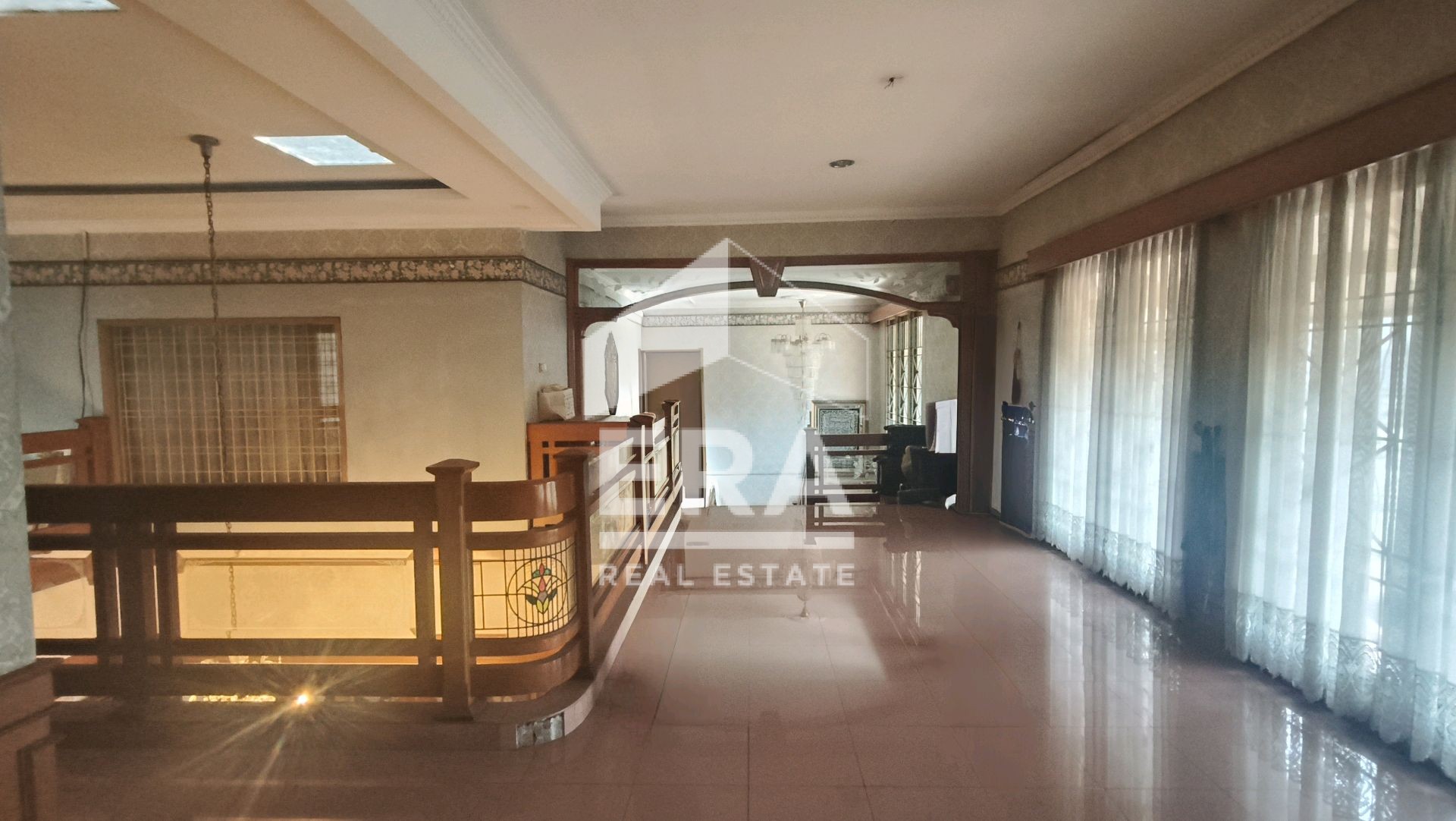 interior 8
