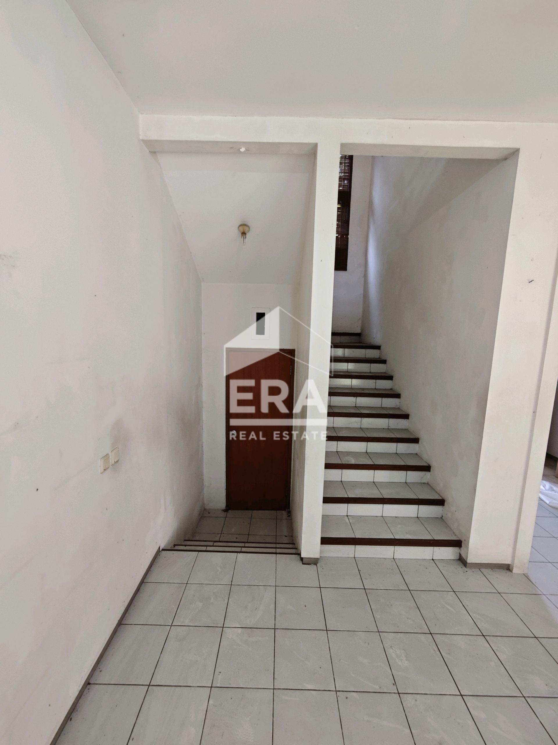 interior 8