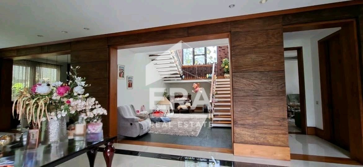 interior 8