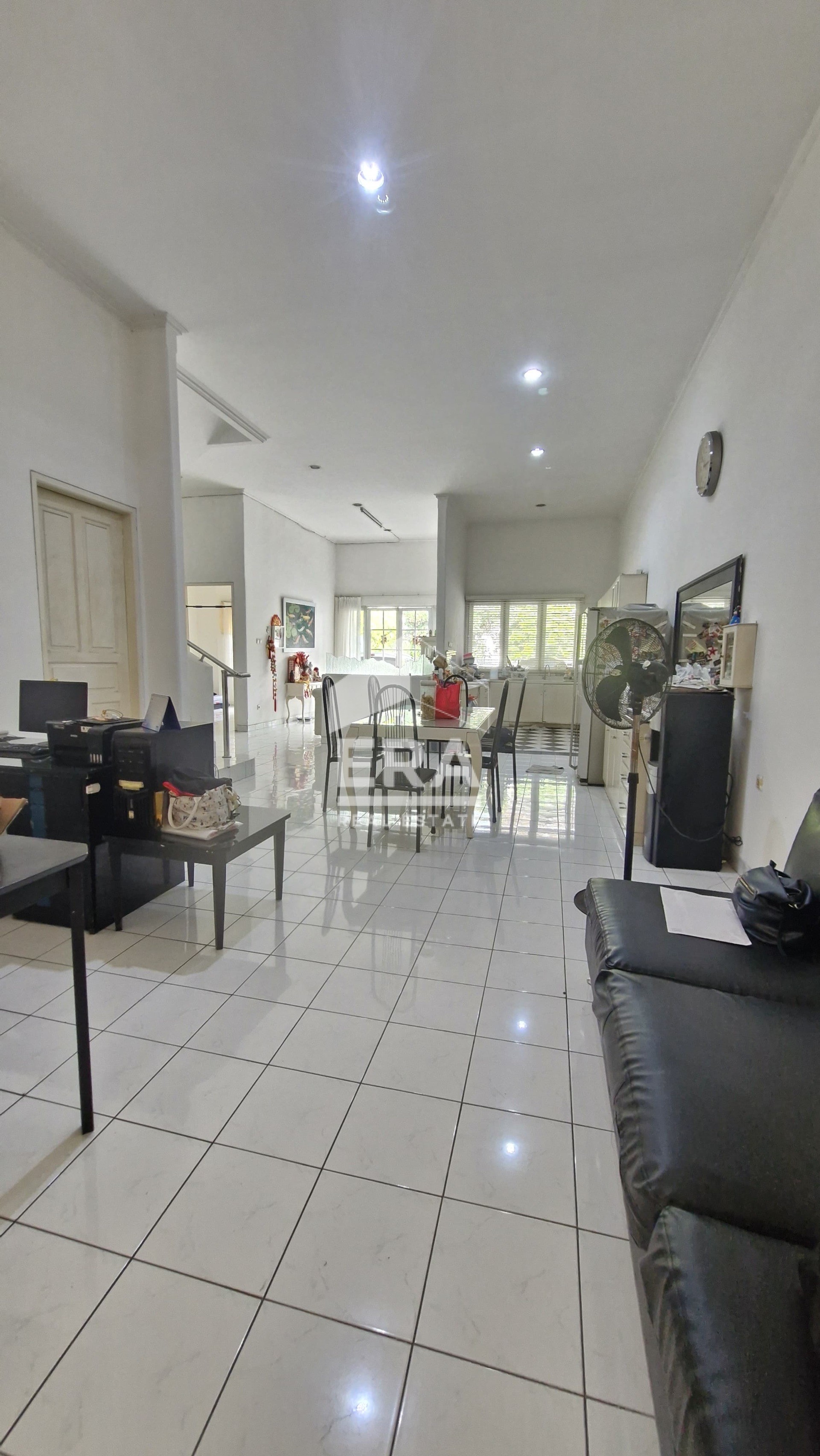 interior 8