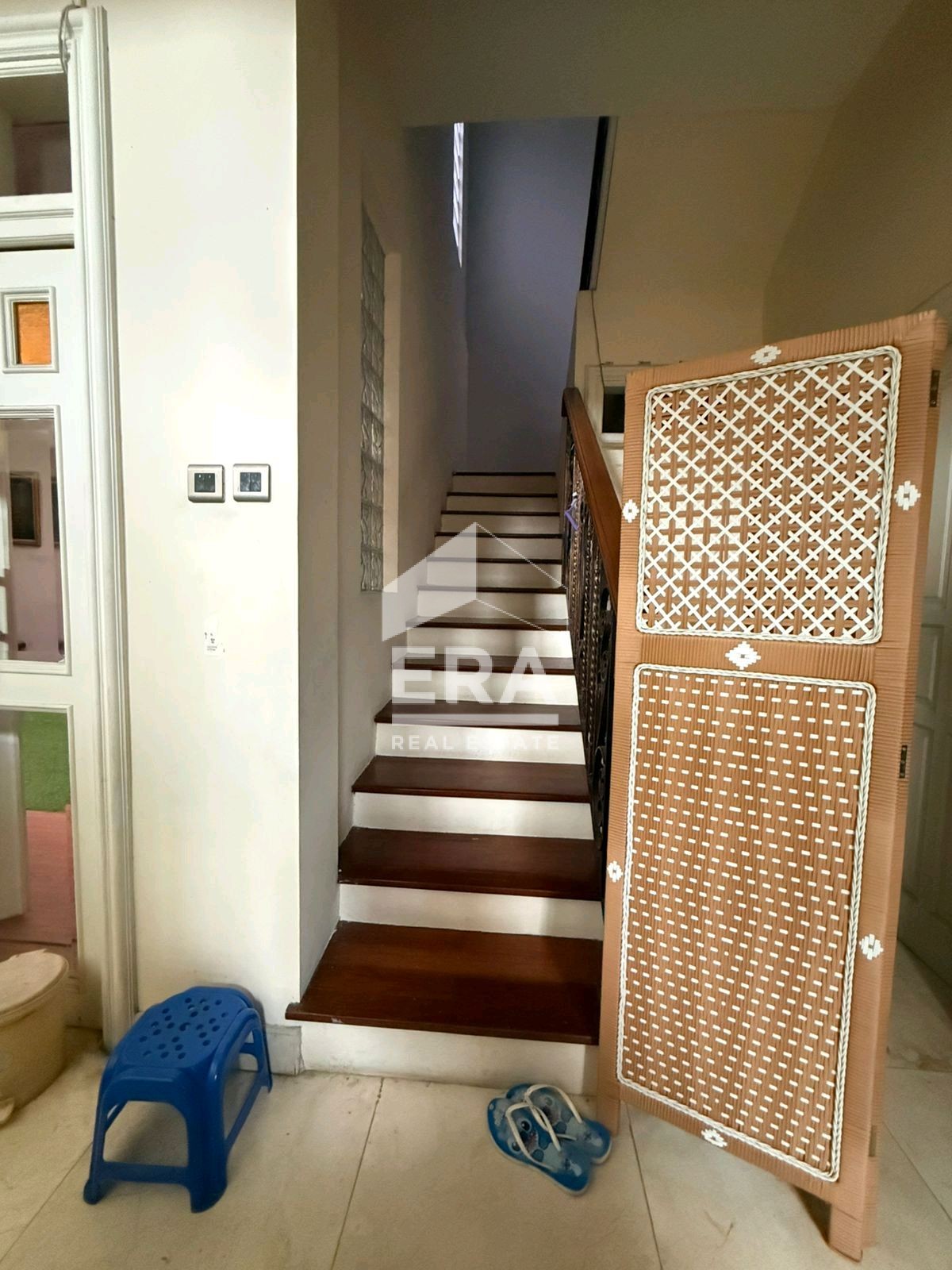 interior 8