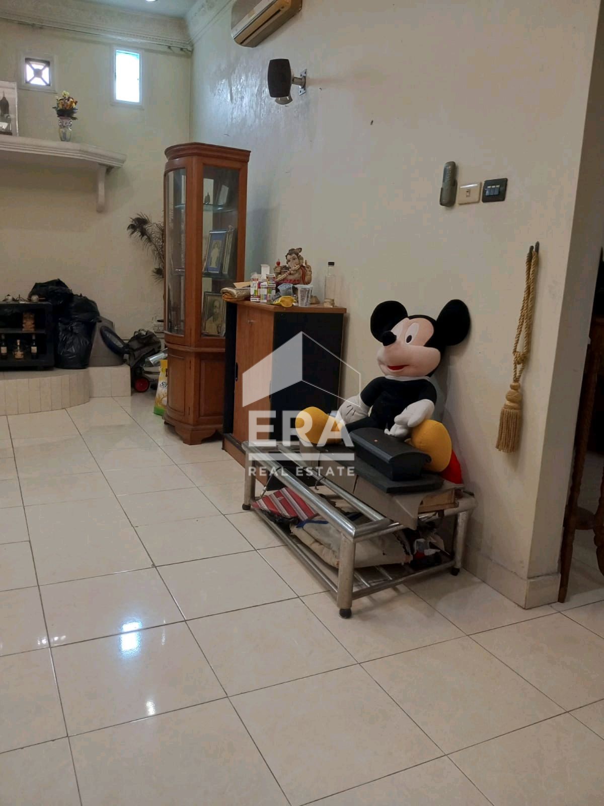 interior 8